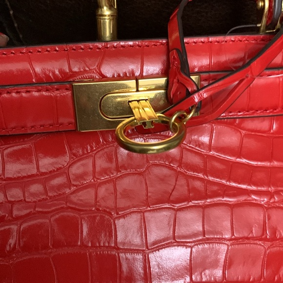 Tory Burch Lee Radziwill Petite Croc-Embossed Leather Bag - Picture 13 of 16